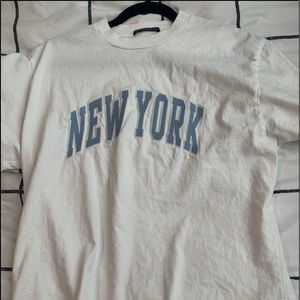 BRANDY MELVILLE- Long white graphic tee